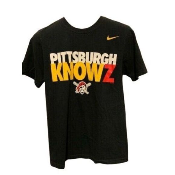 PITTSBURGH PIRATES PITTSBURGH KNOWZ SIZE SMALL REGULAR FIT NIKE T-SHIRT - Picture 1 of 3